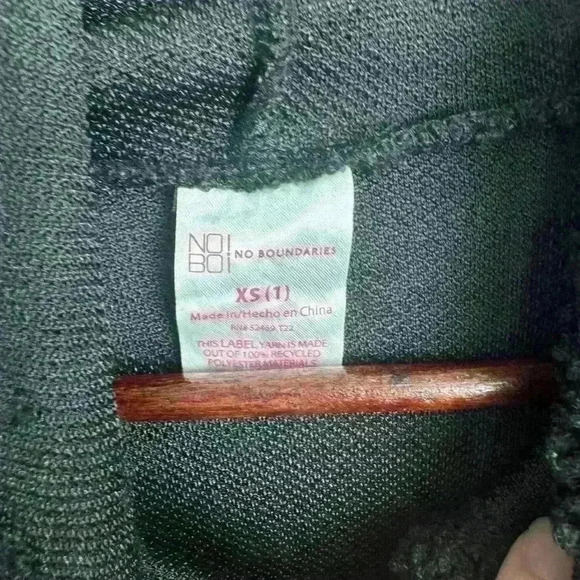 NWT black cropped butterfly hoodie XS no boundaries fleece cozy sweater pullover - Picture 3 of 8